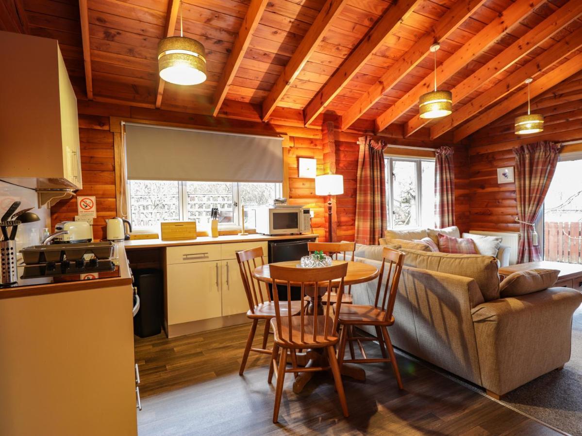 Spruce Lodge Strathpeffer Exterior foto