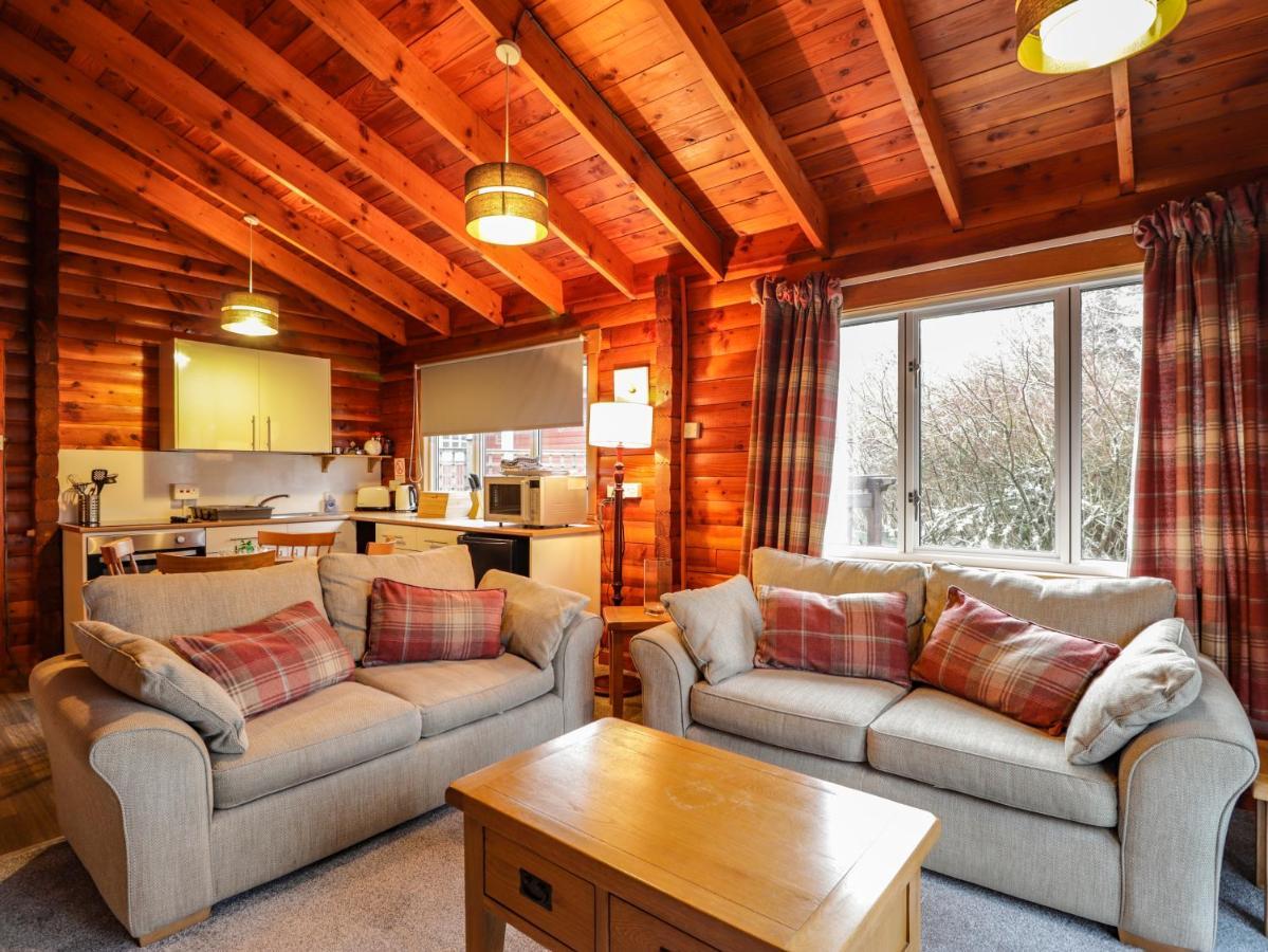 Spruce Lodge Strathpeffer Exterior foto